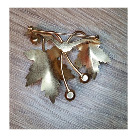 SARAH Coventry maple leaf and pearls brooch pin - Picture 3 of 5